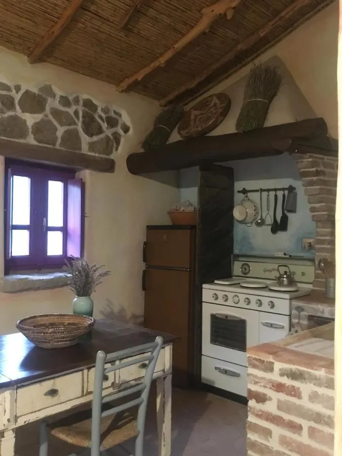 Holiday Home Su Niberalzu Monti Séjour à la campagne
